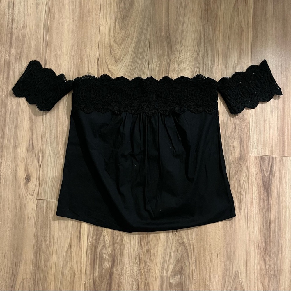Black Off the Strapless Top with Lace Like Sleeves